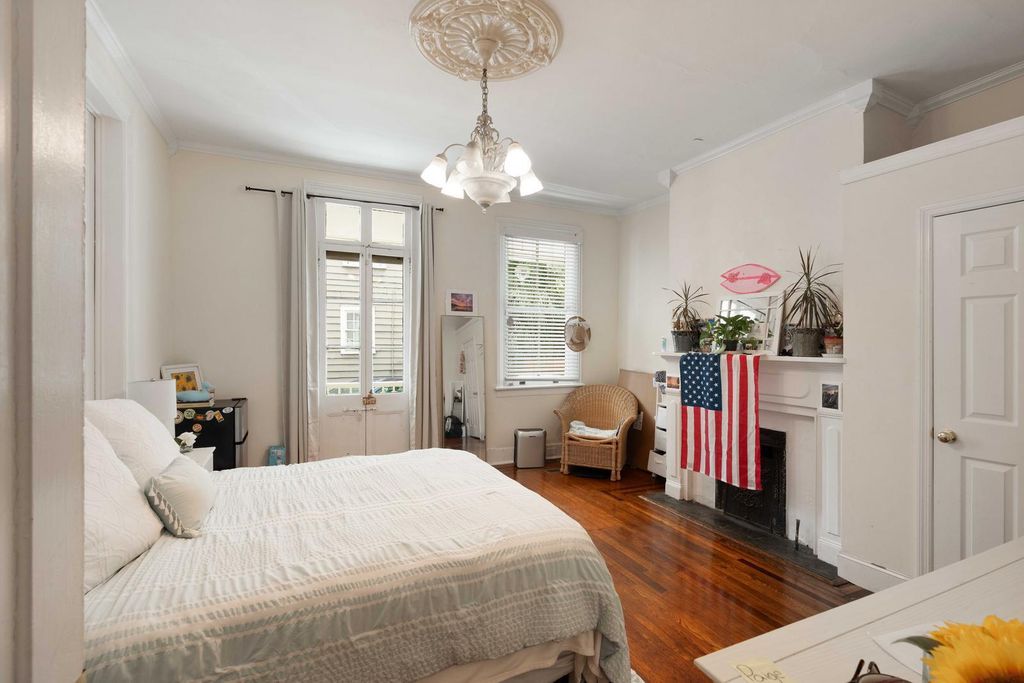 Image 8 of property listing at 77 Pitt Street, Charleston, SC 29403