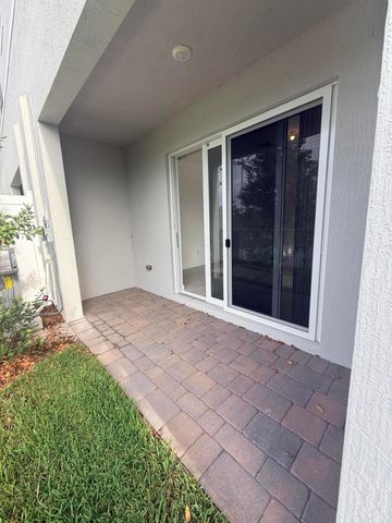147 LAKESIDE LANDING Court, Royal Palm Beach, FL 33411