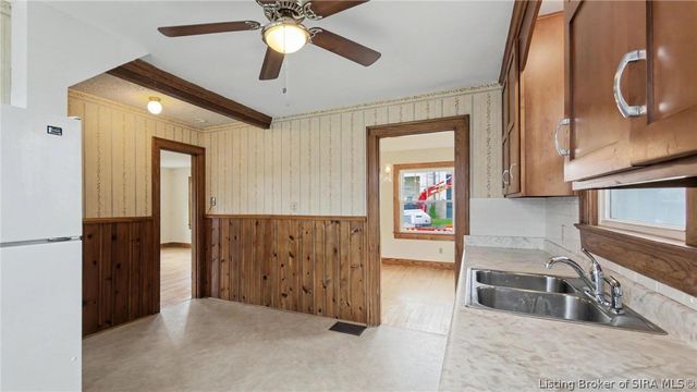 200 N Indiana Avenue, Sellersburg, IN 47172