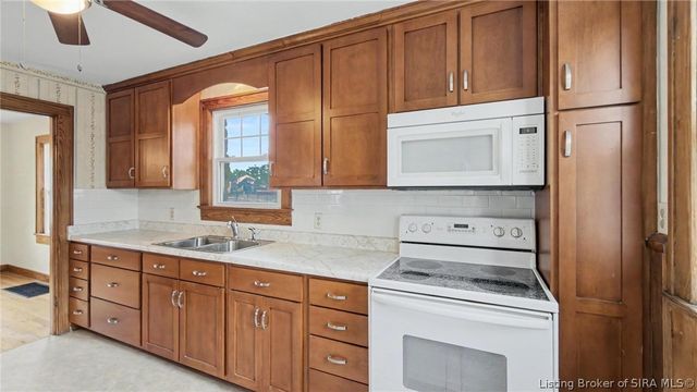 200 N Indiana Avenue, Sellersburg, IN 47172
