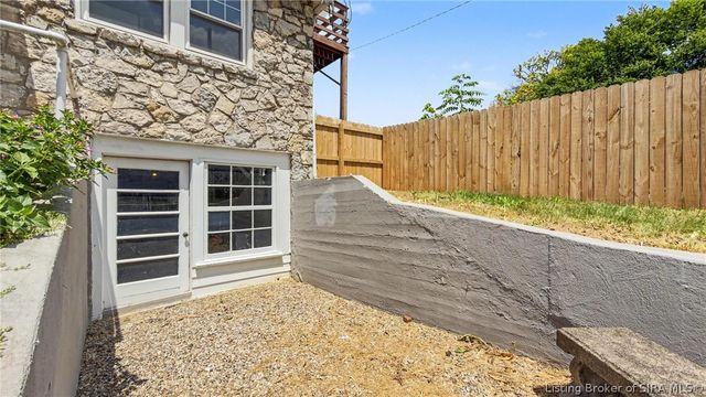 200 N Indiana Avenue, Sellersburg, IN 47172