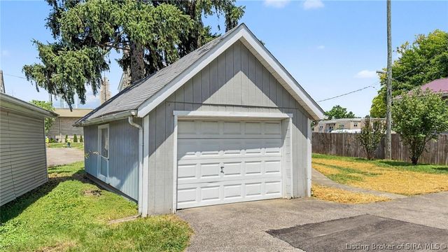 200 N Indiana Avenue, Sellersburg, IN 47172