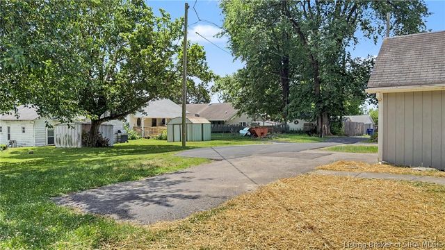 200 N Indiana Avenue, Sellersburg, IN 47172