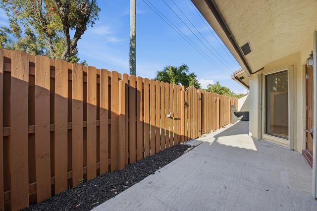 131 Springdale Circle, Palm Springs, FL 33461