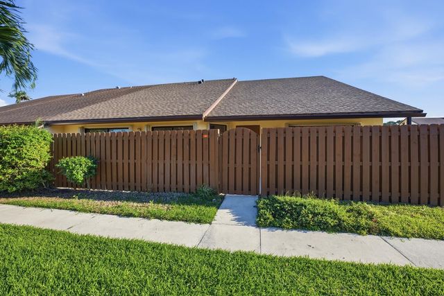 131 Springdale Circle, Palm Springs, FL 33461