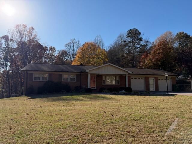 525 Tanglewood DR, Martinsville, VA 24112