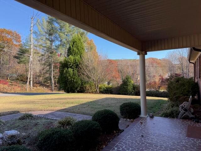 525 Tanglewood DR, Martinsville, VA 24112