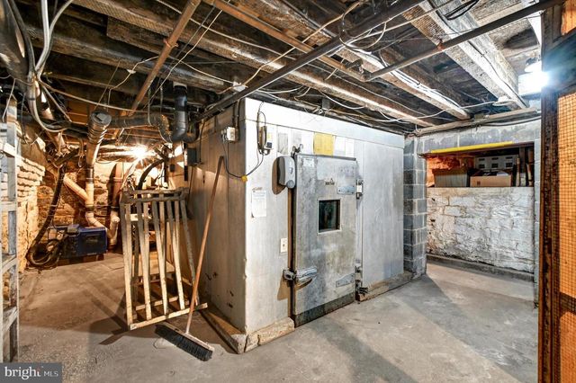 15 E CENTRE ST, Baltimore, MD 21202