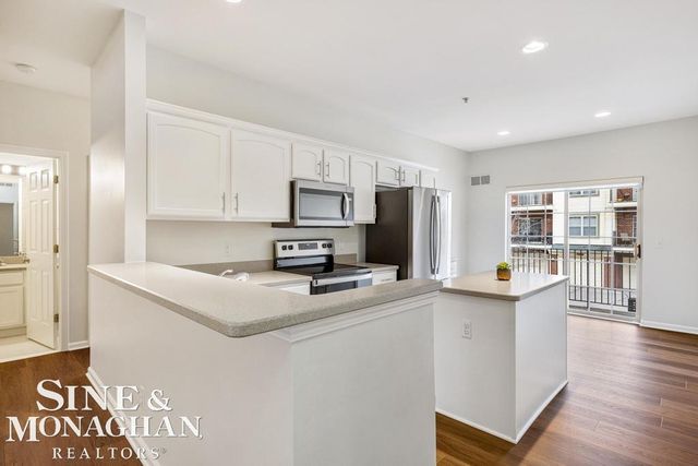 3251 Camden Drive, Troy, MI 48084