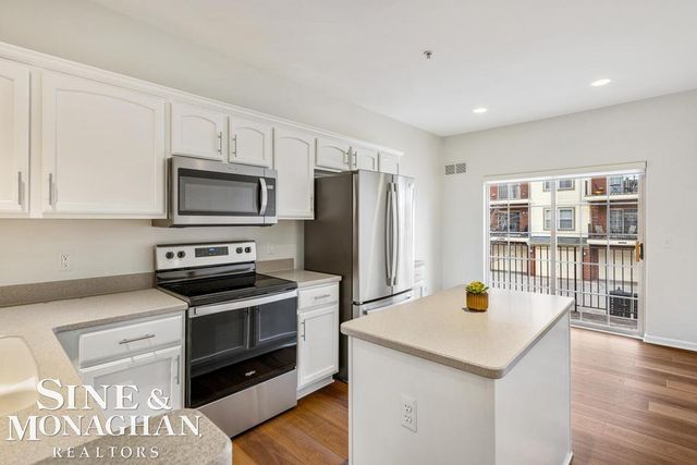 3251 Camden Drive, Troy, MI 48084