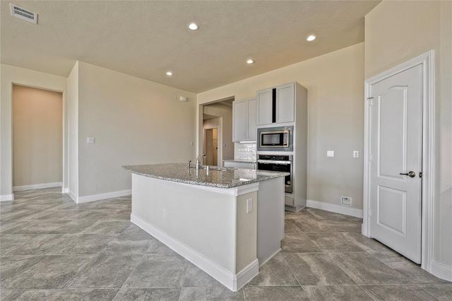 11927 Champions Forest Drive, Mont Belvieu, TX 77535