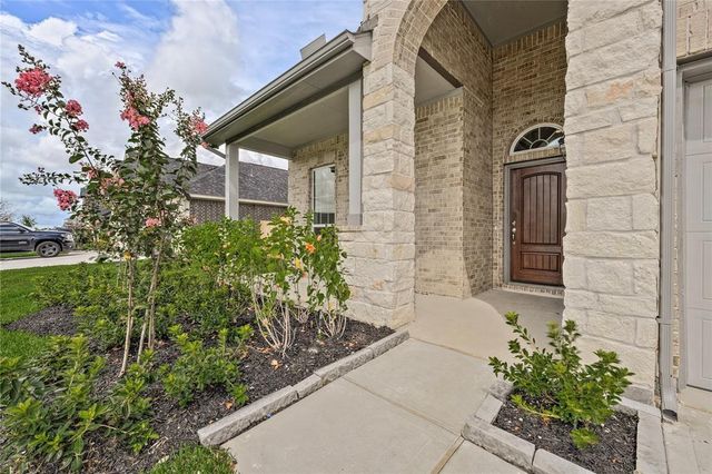 11927 Champions Forest Drive, Mont Belvieu, TX 77535