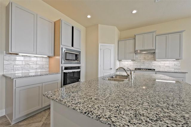 11927 Champions Forest Drive, Mont Belvieu, TX 77535