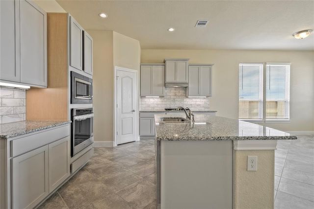 11927 Champions Forest Drive, Mont Belvieu, TX 77535