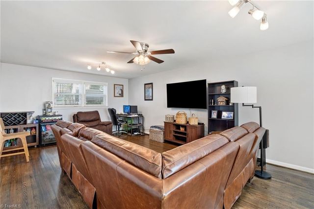 2110 Whitney Road, Winston-salem, NC 27106