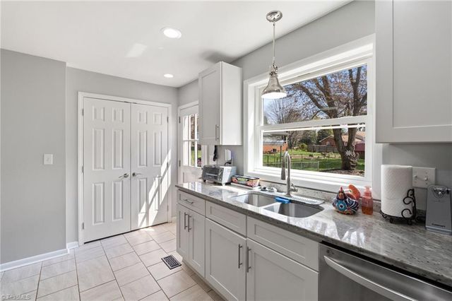 2110 Whitney Road, Winston-salem, NC 27106