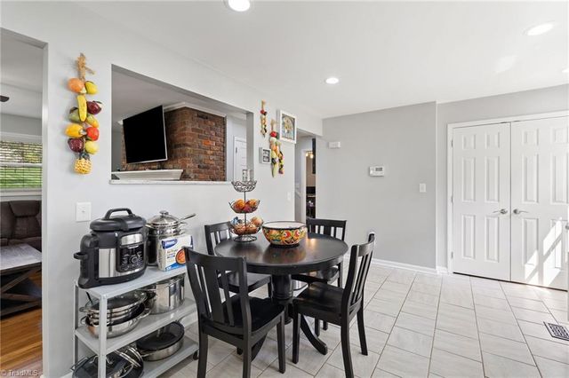 2110 Whitney Road, Winston-salem, NC 27106