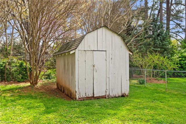 2110 Whitney Road, Winston-salem, NC 27106