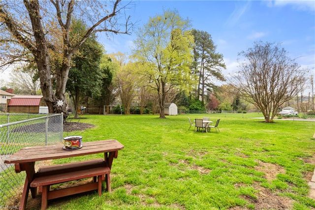 2110 Whitney Road, Winston-salem, NC 27106