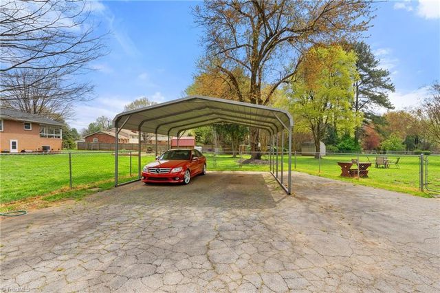 2110 Whitney Road, Winston-salem, NC 27106