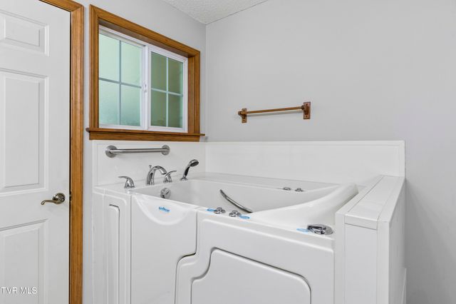 408 Taryn Court, Bristol, VA 24201