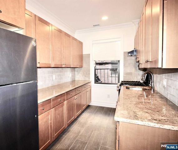 855 Broad Avenue 54, Ridgefield, NJ 07657