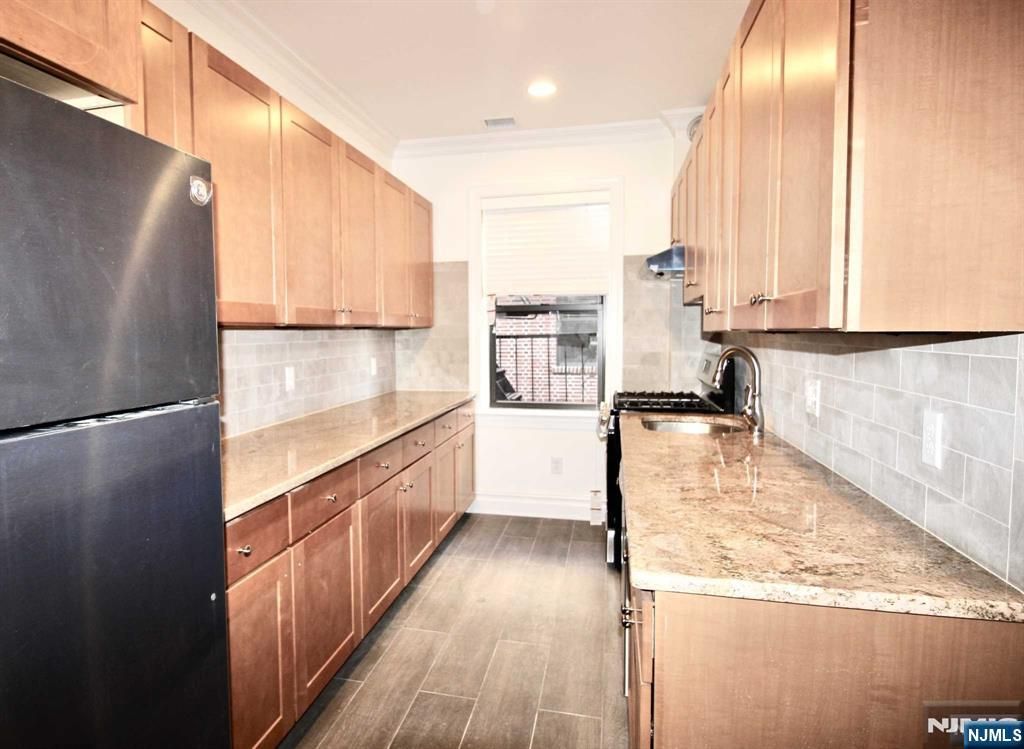 855 Broad Avenue 54, Ridgefield, NJ 07657