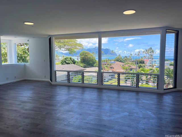 47-218 Kamehameha Highway, Kaneohe, HI 96744