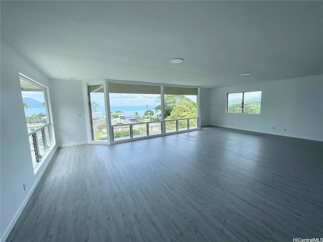 47-218 Kamehameha Highway, Kaneohe, HI 96744