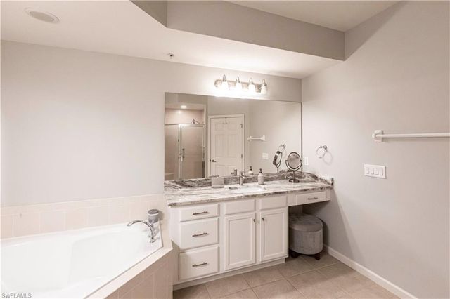 9508 Ironstone Ter Apt 102, Naples, FL 34120