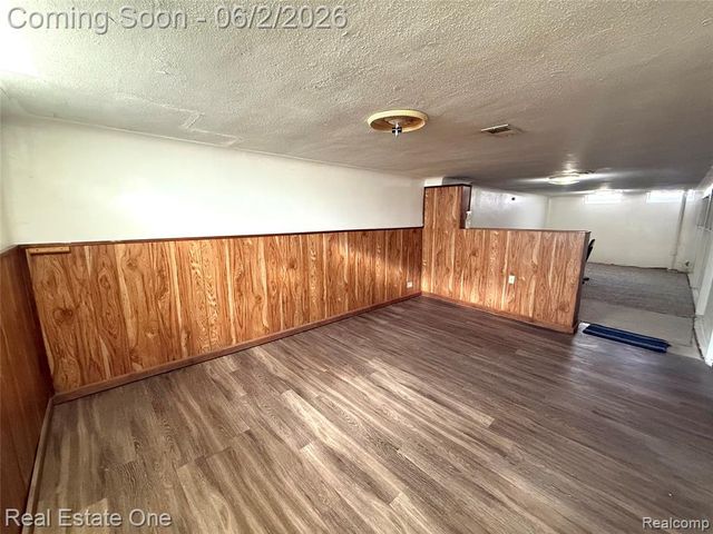 6810 Rosemary Street, Dearborn Heights, MI 48127