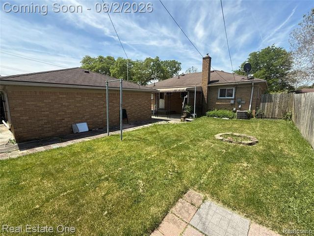 6810 Rosemary Street, Dearborn Heights, MI 48127