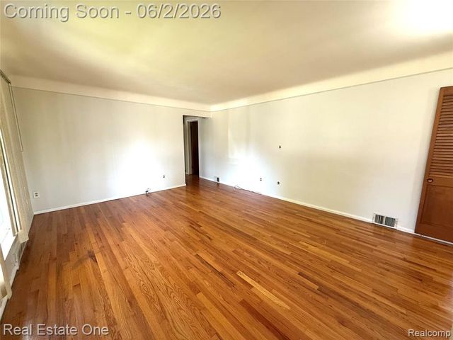 6810 Rosemary Street, Dearborn Heights, MI 48127