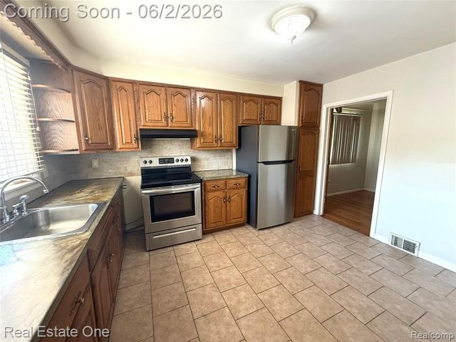 6810 Rosemary Street, Dearborn Heights, MI 48127