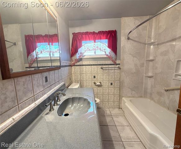 6810 Rosemary Street, Dearborn Heights, MI 48127