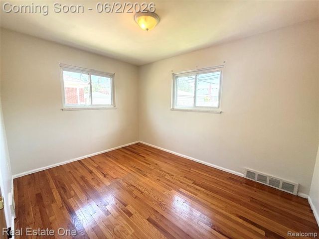 6810 Rosemary Street, Dearborn Heights, MI 48127