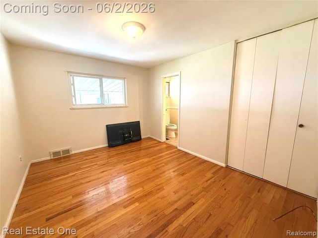 6810 Rosemary Street, Dearborn Heights, MI 48127