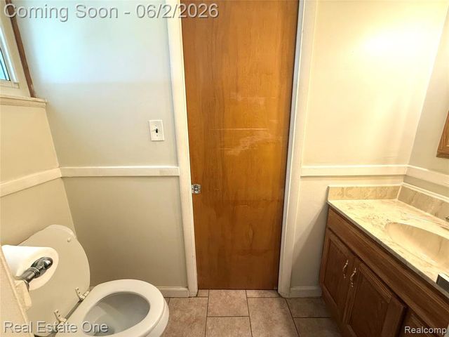 6810 Rosemary Street, Dearborn Heights, MI 48127