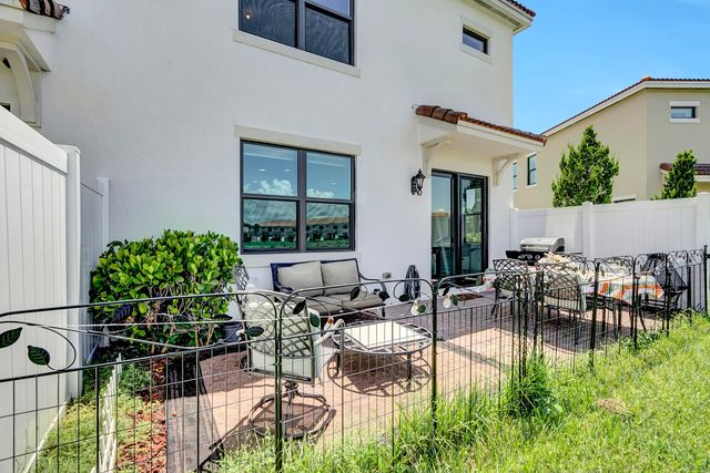 10043 Akenside Drive, Boca Raton, FL 33428