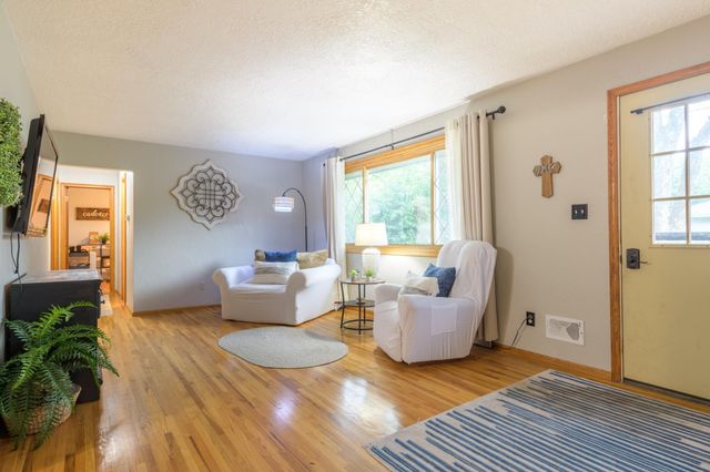 2024 Maple Street, Hastings, MN 55033