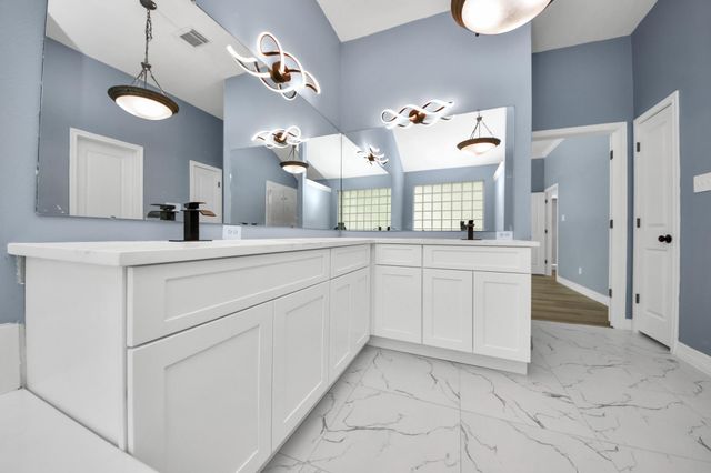 16203 Broken Timber Circle, Houston, TX 77095