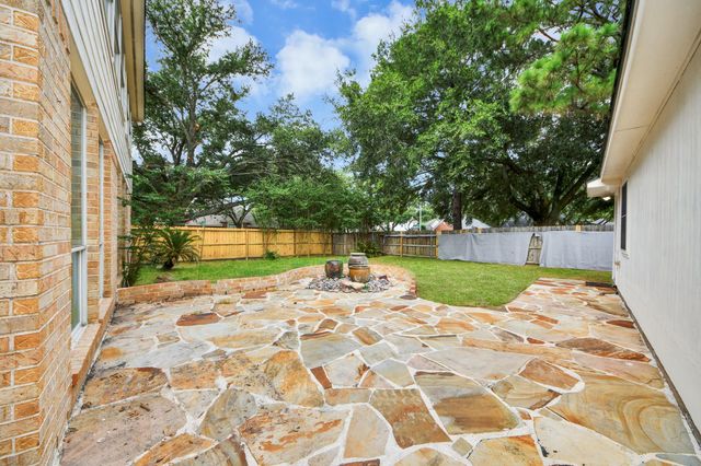 16203 Broken Timber Circle, Houston, TX 77095