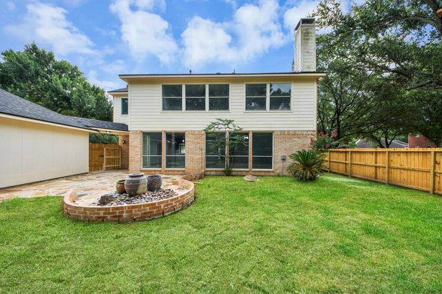 16203 Broken Timber Circle, Houston, TX 77095