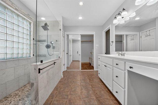 203 Oxbow TRL, Marble Falls, TX 78654
