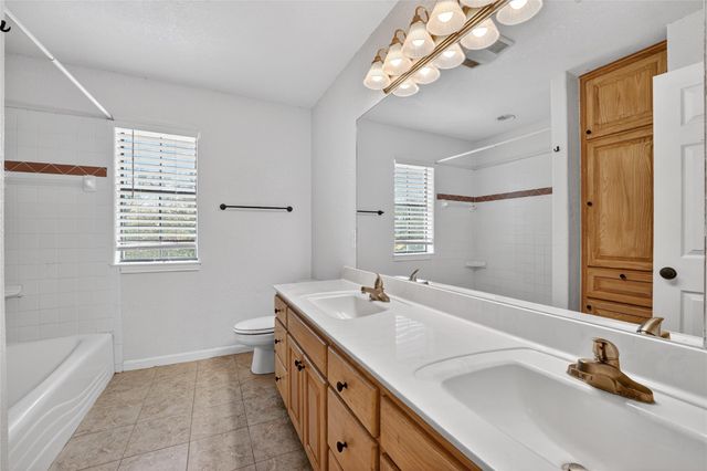 203 Oxbow TRL, Marble Falls, TX 78654