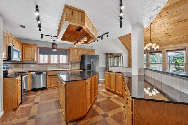203 Oxbow TRL, Marble Falls, TX 78654
