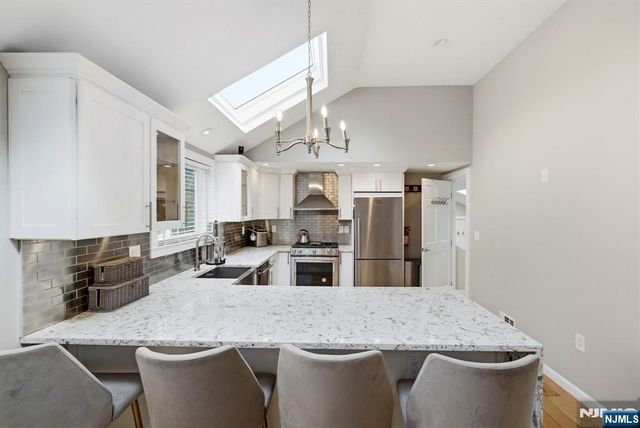 11 Homewood Way, Montclair, NJ 07042