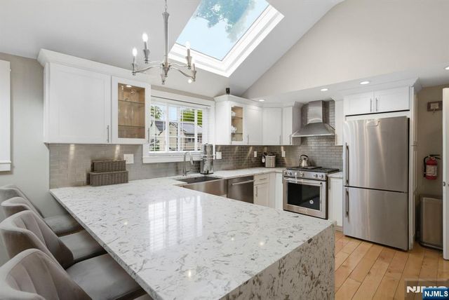 11 Homewood Way, Montclair, NJ 07042