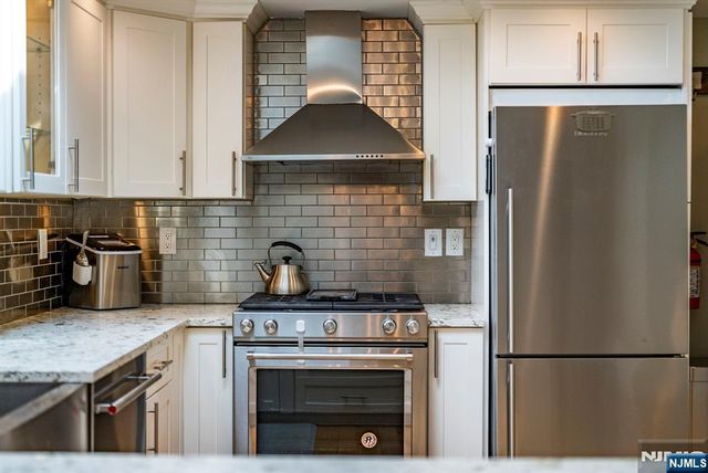 11 Homewood Way, Montclair, NJ 07042