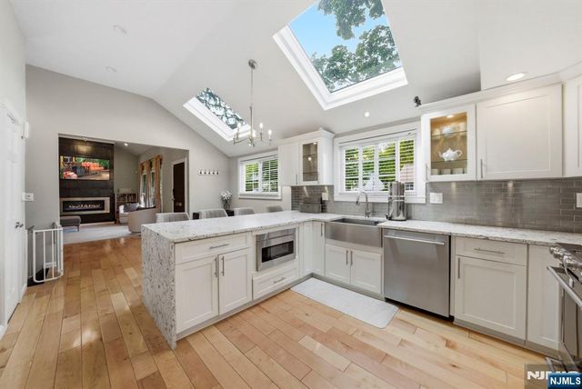 11 Homewood Way, Montclair, NJ 07042